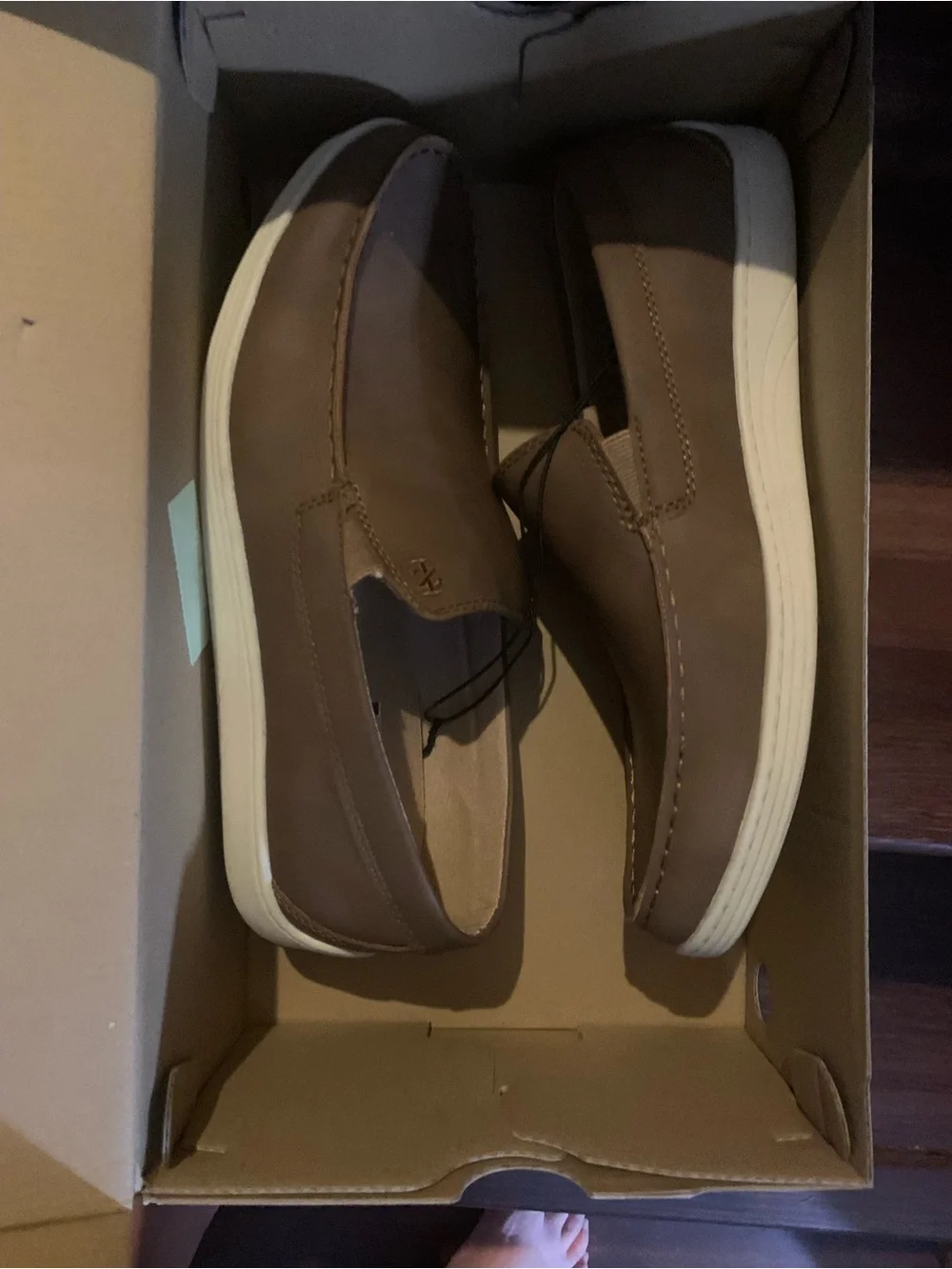New Izod Men's Slip-On Loafers in Brown Nubuck. Size 8